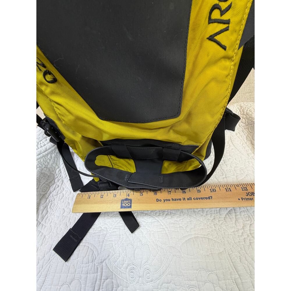 Arc'teryx M20 Yellow Black Ski Snowboard Backpack Alpine Pack Durable Outdoor - Picture 6 of 16